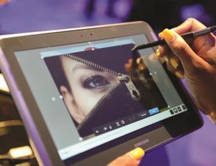 Samsung’s new tablet aims to dethrone Apple’s iPad