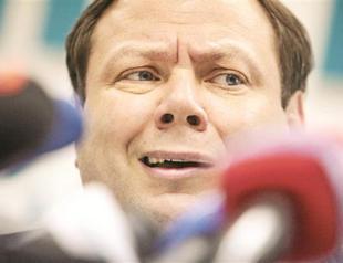 Russian tycoon ahead in Vimpelcom race