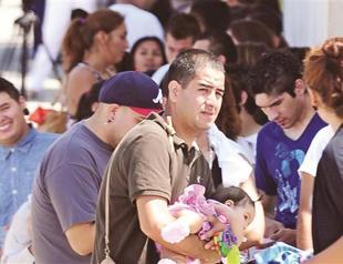 Immigrants sign up for Obama’s new program