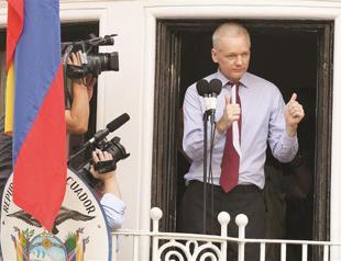 To US from balcony: Stop Wiki witch hunt