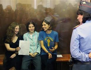 Pussy Riot will not ask Putin for pardon: lawyer