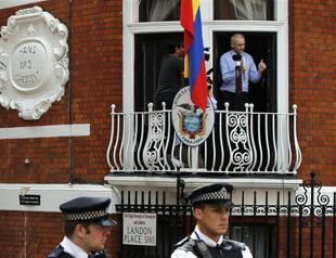 Radio host suspended after Nazi taunt at Assange mother