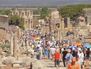 Turkey sees 2 mln drop in tourism due to crises