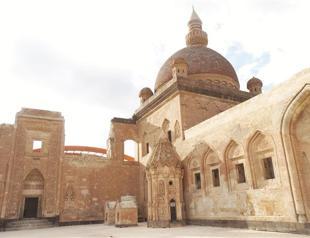 Discovering ancient history and story of the İshak Paşa