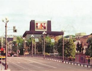 Discovering old traditions with video and performance artwork