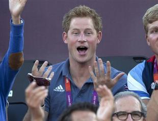 US website airs naked photos of UKs Prince Harry