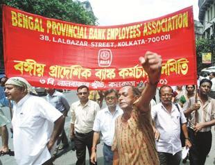 Strike of 1 million hits Indian banking sector, forex market