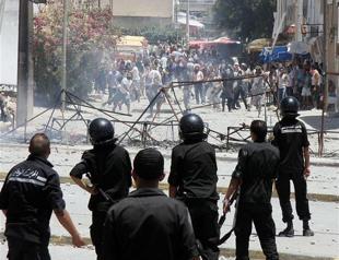 Tunisian interior ministry bans demonstrations