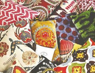 Accessorizing couches with luxurious cushions