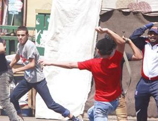 Egyptian liberals clash with Morsi supporters