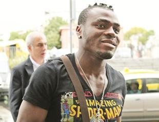Emenike speaks in court before game