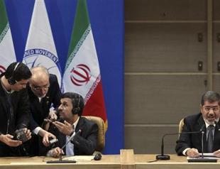 Syrian regime oppressive, Egypts Morsi says in Tehran