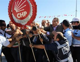 Opposition members banned from laying wreaths at Atatürk monuments