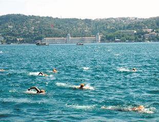 Hundreds swim in Bosphorus waters in Intercontinental Race