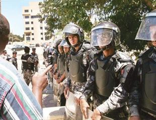 Jordan police fire tear gas at Libyan protesters