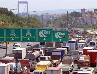 Traffic still locked on Istanbul bridge despite free crossings