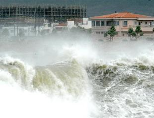 Typhoon Bolaven heads for Korea after lashing Japan