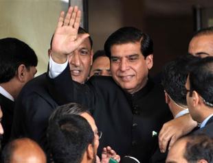 Pakistan PM wins time in legal wrangle over president