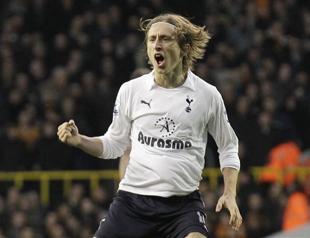 Real Madrid sign Spurs Modric for five seasons