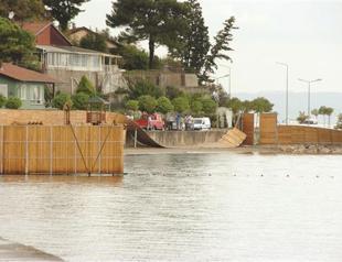 Mayor against those with ‘walls in mind’