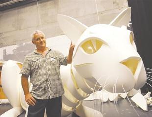 Giant cats back on the Istanbul prowl