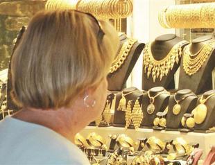 Regulations on buying gold sets jewelers against banks