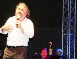 Volkan Konak at Cemil Topuzlu stage