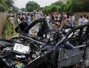 Car bomb hits US vehicle, kills 2 Pakistanis