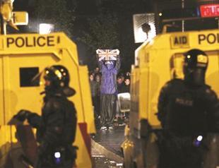 Sectarian violence hits N Ireland, dozens hurt