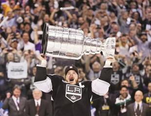 Los Angeles Kings beat Devils 6-1 to clinch their first Stanley Cup
