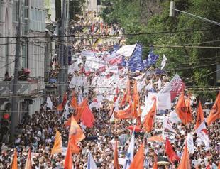 Thousands of Russians challenge Putin’s rule