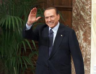 Berlusconi dislocates shoulder, wrist in fall: reports