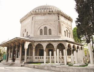 Shrines fit for sultans’ splendor