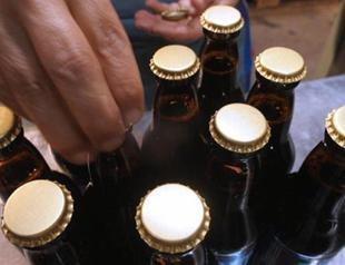 Attackers beat up man carrying beer bottles