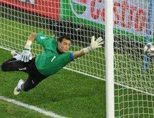 Sudanese fans stone Egypt star Al Hadary