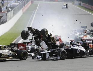 Alonso and Hamilton crash in Belgian GP start