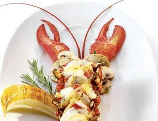 Hard shell and delicious meat: Lobster at Mövenpick