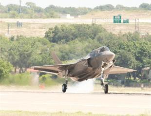 Lockheed to manufacture three F-35 striker jet models