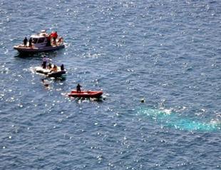 Italian rescuers search for missing in migrant boat sinking