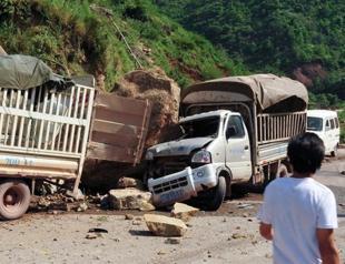 80 dead in China quakes; rescue efforts hampered