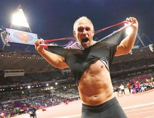 ‘Hulk’ Harting wins first discus gold at Olympics