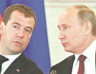 Medvedev calls for Pussy Riot’s release