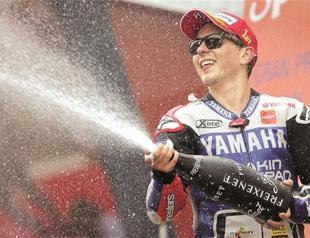 Lorenzo boosts title bid with win