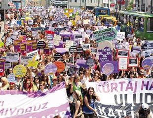 Turkish women protest abortion ban with music and dance