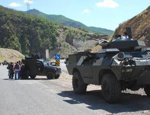 District commander, soldier die in land mine blast in Turkeys southeast