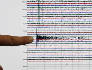 Quake shakes buildings in Indonesias capital