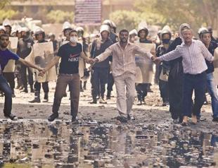 Morsi urges Muslims not to attackt Cairo embassies