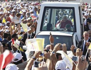 Pope prays that Mideast leaders work toward peace