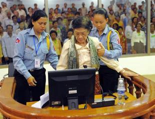Cambodia court frees Khmer Rouge First Lady