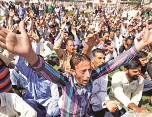 Nationwide strike against economic reform hits India